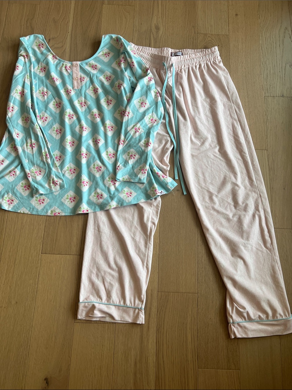 SweetHoney size medium long sleeve pant set. Womens